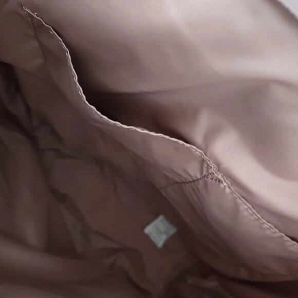 Herschel Supply Co. Mica Tote Ash Rose NWT 15"H x 18"W x 6"D, 11" Handle drop - Picture 8 of 8